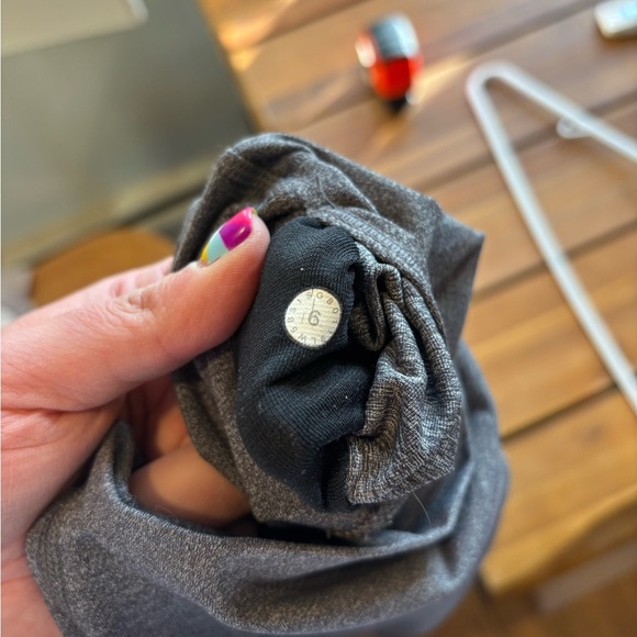 Women's Size 6 Lululemon Leggings Grey - Picture 2 of 4